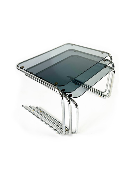 Ensemble de trois tables gigognes en chrome, 1970S