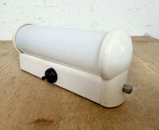 Image 1 of Applique industriale in bachelite bianca con vetro opalino, anni '50