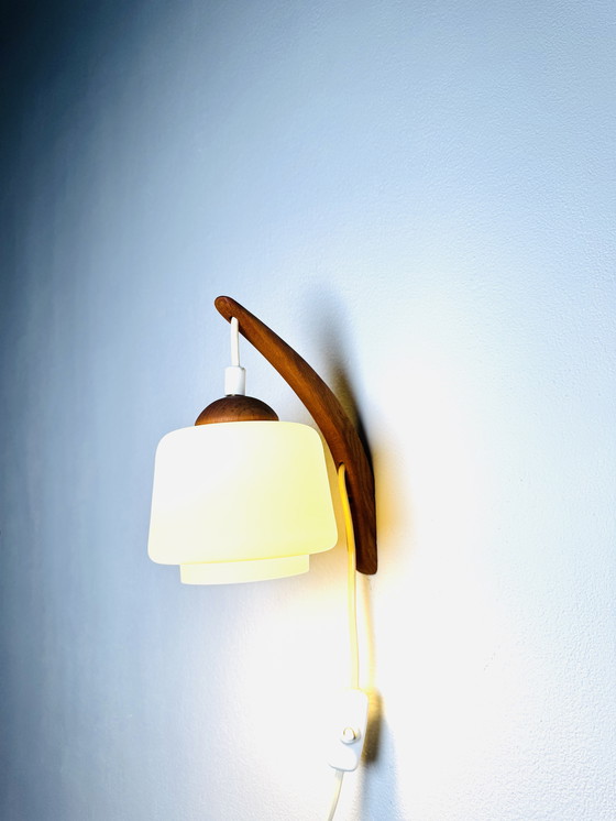 Image 1 of LAMPADA DA PARETE AD ARCO SINGOLO DI UNO & ÖSTEN KRISTIANSSON PER LUXUS, SVEZIA, 1960