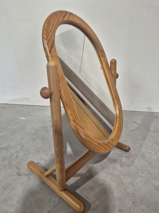 Image 1 of Vintage zweedse grenen kap spiegel kantelbaar