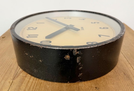 Horloge murale industrielle noire d'IBM, années 1950 – Pendules, Glass, Iron (photo 14 of 16)