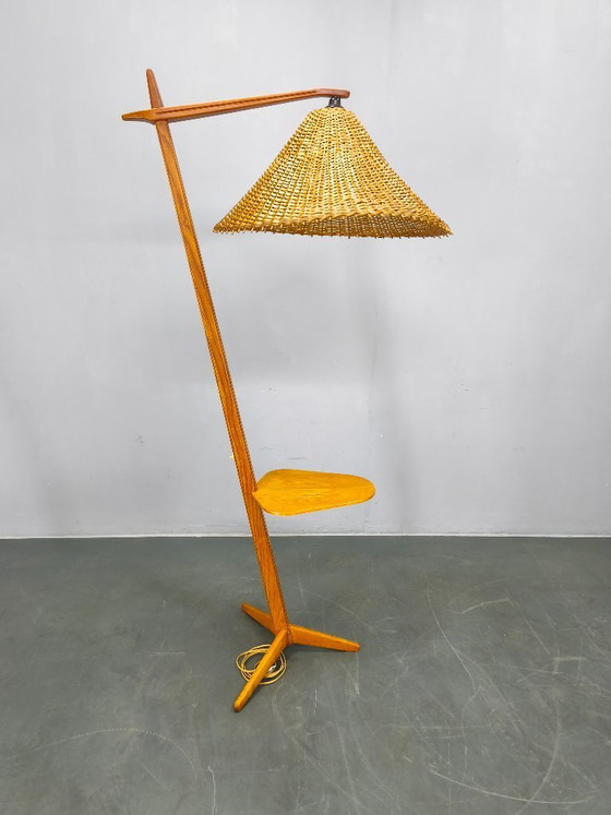 Image 1 of Vloerlamp uit het midden van de 20e eeuw met rotan kap, Tsjechoslowakije, jaren 60