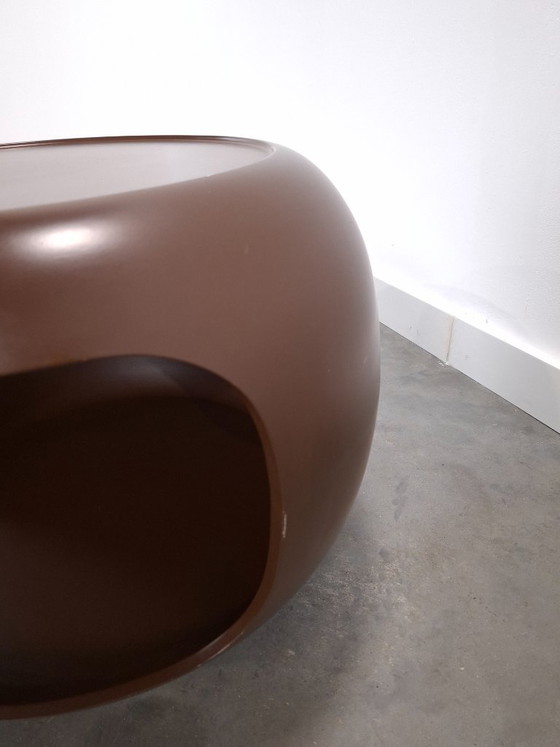 Table basse ronde Space Age marron sur roulettes avec compartiment ouvert – Tables basses, Plastic, Metal (photo 12 of 14)