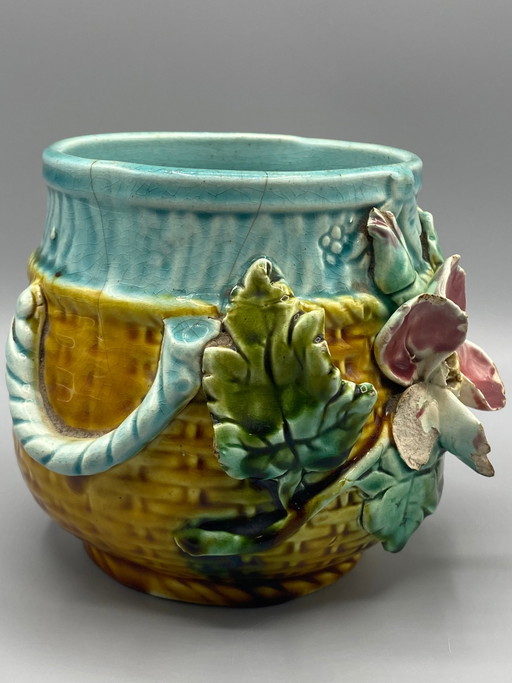 Antieke bloempot van slipware – vlechtwerk en reliëf met bloemenmotief – Art Nouveau – decoratieve objecten (photo 2 of 9)