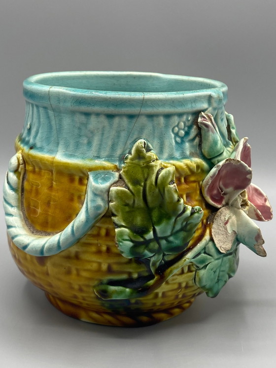 Antieke bloempot van slipware – vlechtwerk en reliëf met bloemenmotief – Art Nouveau – Decoratieve objecten (photo 2 of 9)