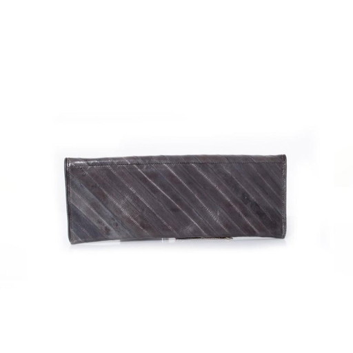 Maison Du Posh, Knöchelring-Clutch mit Drachenmotiv.