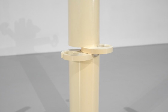 Space Age Coat rack in cream plastic, Anonima Castelli, Creme (photo 9 of 15)