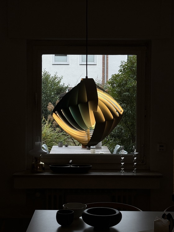 Image 1 of Lámpara colgante LYFA de diseño danés Konkylie Design Louis Weisdorf