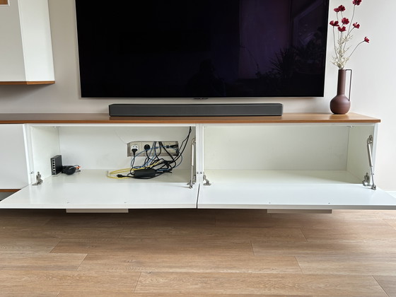 Image 1 of Precioso mueble de pared MUSTERRING - excelente estado