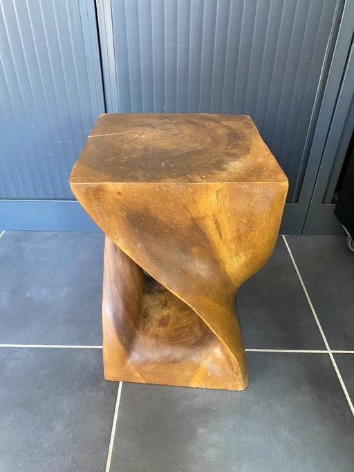Kruk van massief, onbewerkt walnotenhout, uit één stuk gesneden, 1970 – krukjes, Wood (photo 2 of 16)