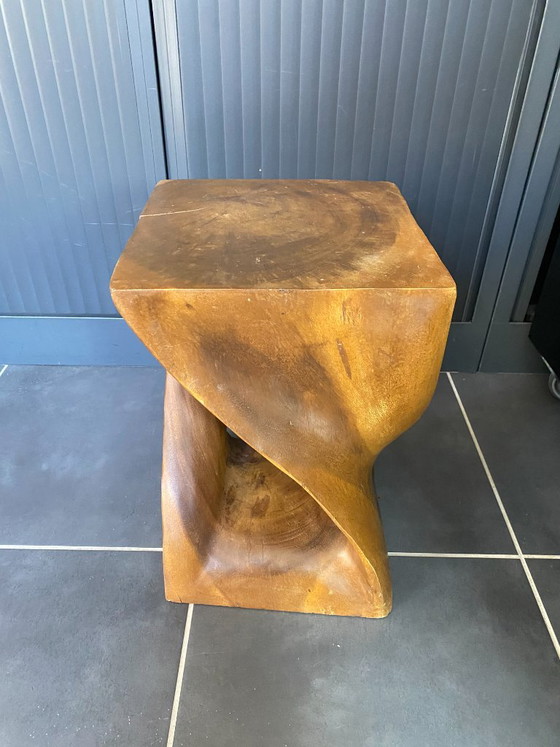 Kruk van massief, onbewerkt walnotenhout, uit één stuk gesneden, 1970 – Krukjes, Wood (photo 2 of 16)