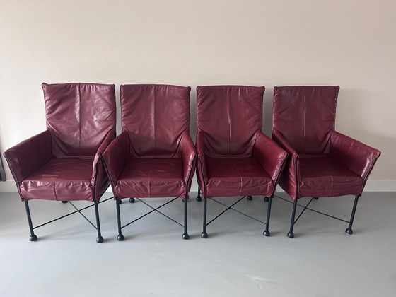 4 Montis Chaplin bordeauxrood leren stoelen, Stoelen / fauteuils, Leer, Metaal, Design (foto 6 van 8)