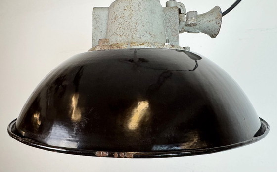 Image 1 of Lampada a sospensione industriale a gabbia in ghisa e smalto nero, anni '60