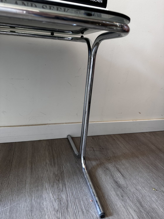 Image 1 of Mesa auxiliar estilo Bauhaus con cristal ahumado