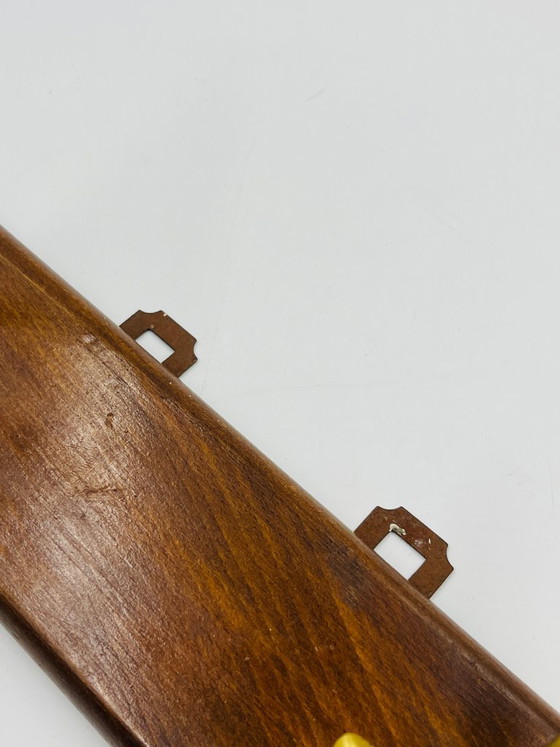 Appendiabiti da parete Mid-Century in ottone e legno, Marrone (foto 8 di 9)