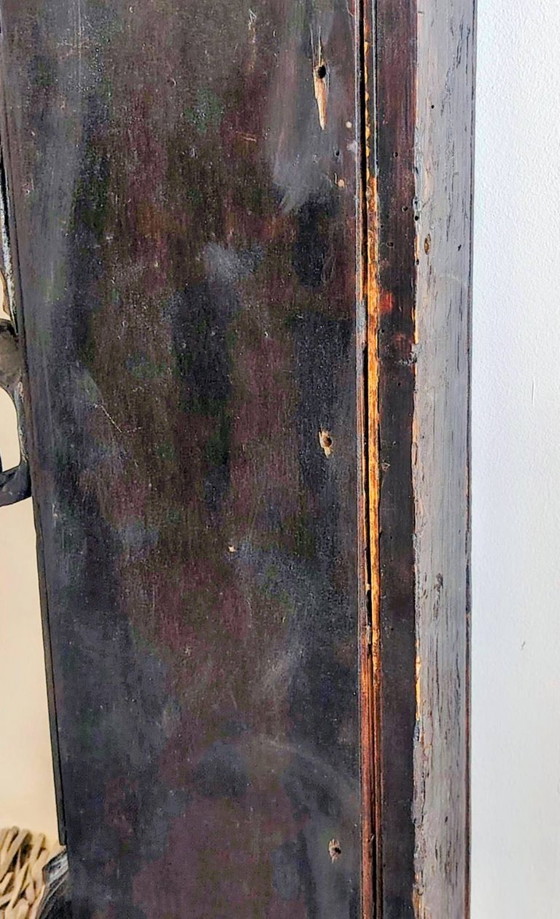 Image 1 of Panneau ancien en bois sculpté représentant un chérubin.