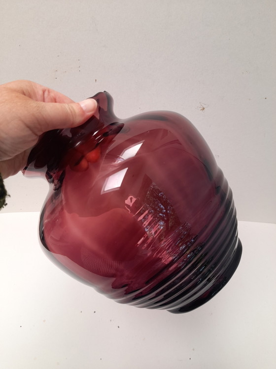 Doyen Art Deco Vase in Bordeaux Glass (photo 5 of 6)