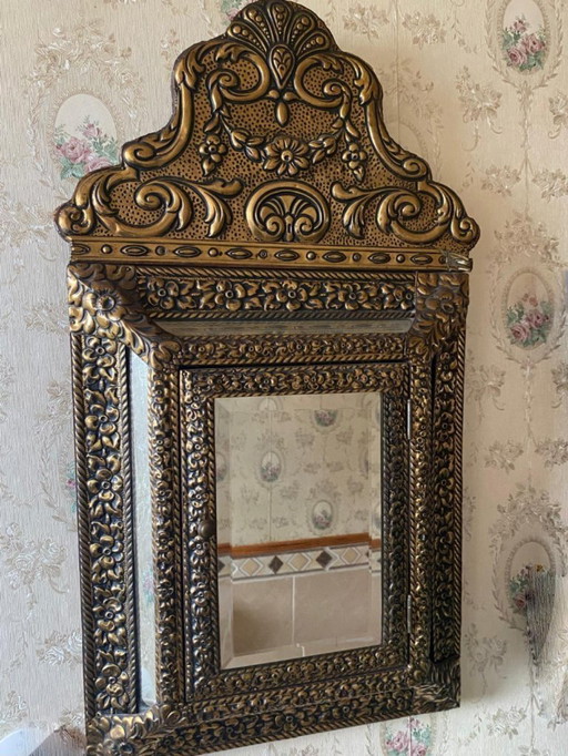 Armoire à brosses d'entrée ancienne avec miroir – laiton repoussé