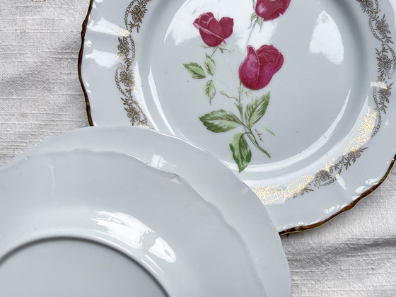 Image 1 of 6 piatti vintage in porcellana bianca e oro + 6 piccoli piatti floreali spaiati