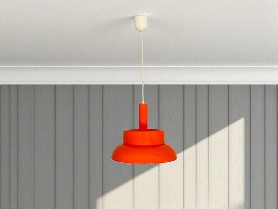 Image 1 of Lampada a sospensione arancione in acrilico della modernità di metà secolo, anni '60