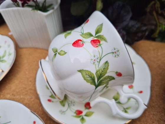Image 1 of 4 tazas y platillos STRAWBERYY FIELD (Artículo de los Beatles)