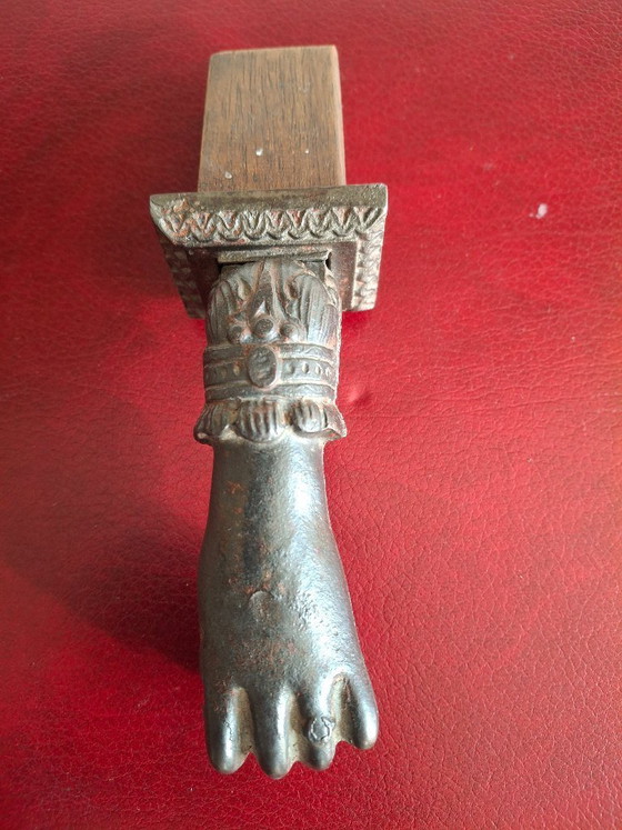 Image 1 of Gietijzeren deurklopper, 19e eeuw of eerder.