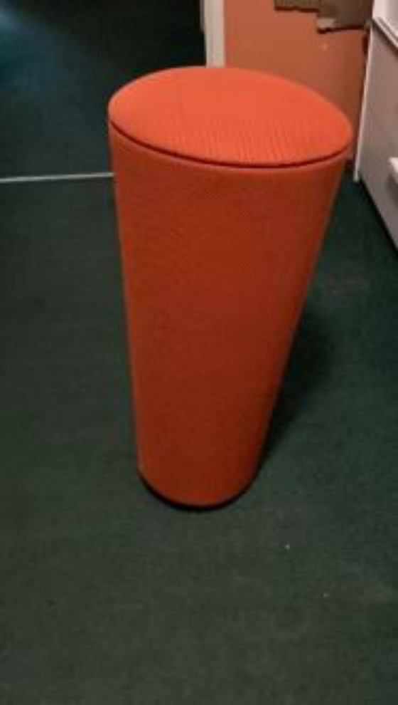 Image 1 of Stand-Up Kruk ("Stool") van Wilkhahn. ontwerper is Thorsten Franck.