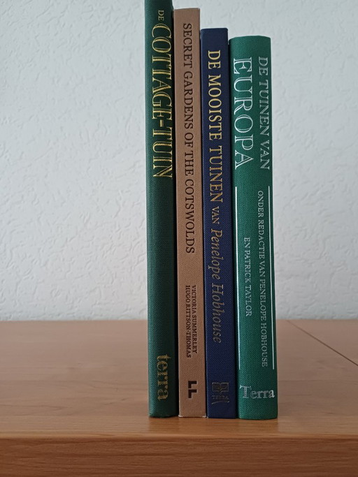 Engelse Tuinbibliotheek | Cottage Gardens, Cotswolds, Penelope Hobhouse & Christopher Lloyd | 4 Luxe Tuinboeken | 035