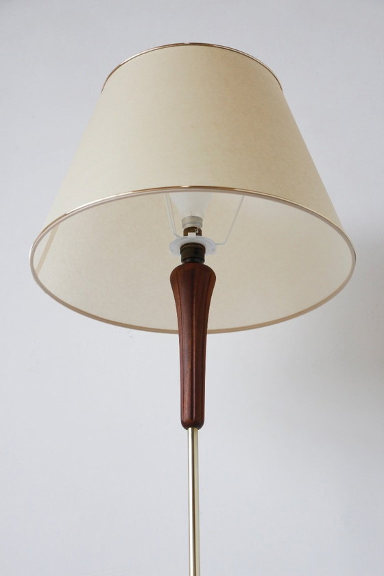 Image 1 of Vloerlamp van teak en messing uit de jaren 60 - Vintage verlichting