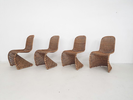 Set di quattro sedie a S in rattan nello stile di Verner Panton