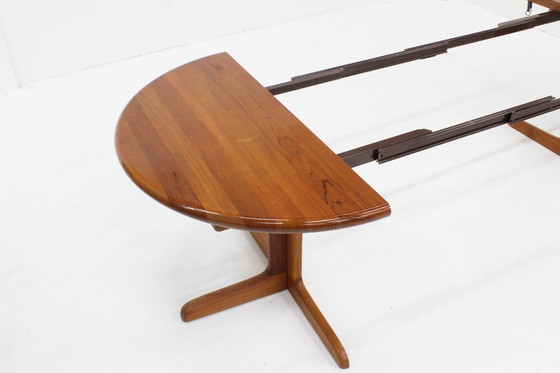 Image 1 of Vintage Danish round extendable dining table in solid teak wood Langeskov möbelfabrik