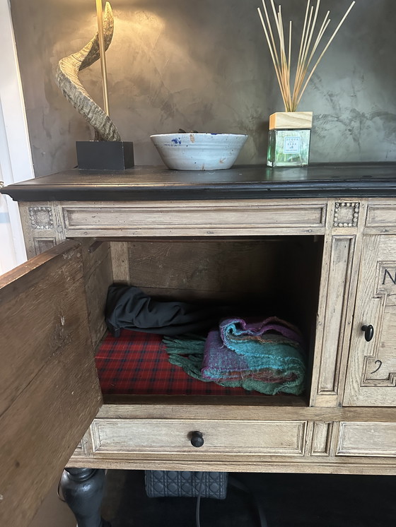 Image 1 of Aparador antiguo con un toque moderno