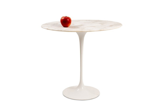 Image 1 of Eero Saarinen, pour Knoll International. Guéridon « Tulipe » ovale. Vers 1950