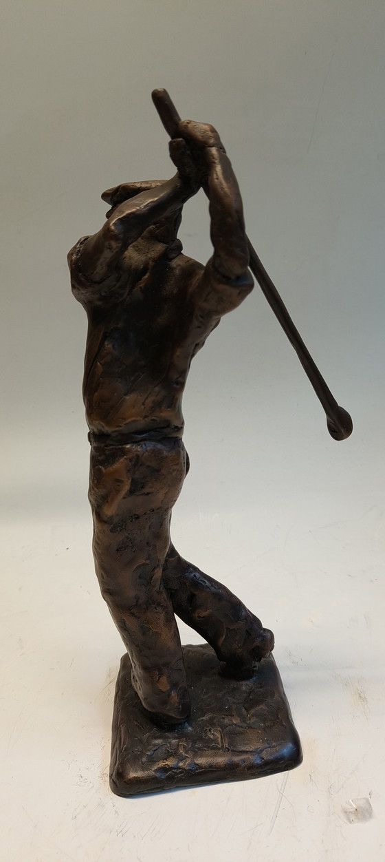 Image 1 of Statue expressive en bronze et laiton représentant un golfeur