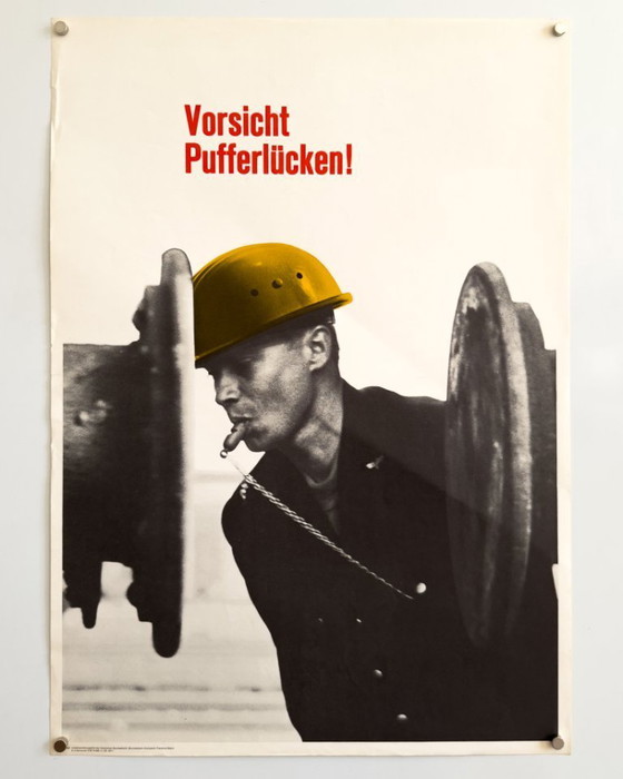 Image 1 of ⚠️ Vorsicht Pufferlücken! – 1966 – Original A2 Safety Poster by Deutsche Bundesbahn | Screenprint | 59.4 × 42.0cm | West Germany