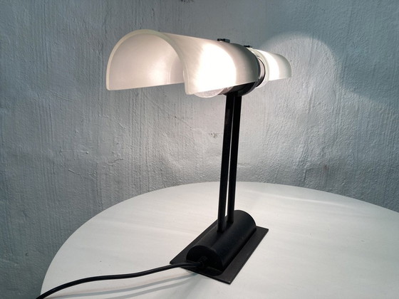 Image 1 of Lampada da tavolo di design anni '80 con 2 paralumi in vetro e metallo