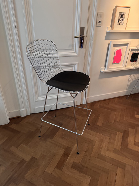 Image 1 of 4 Wirechair Barkruk Geïnspireerd door Bertoia