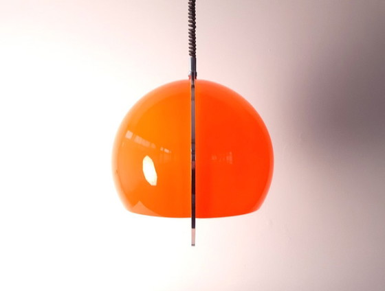Image 1 of Oranje plexiglazen vintage hanglamp met trekpendel en handvat van chroom en hout, 70s lamp