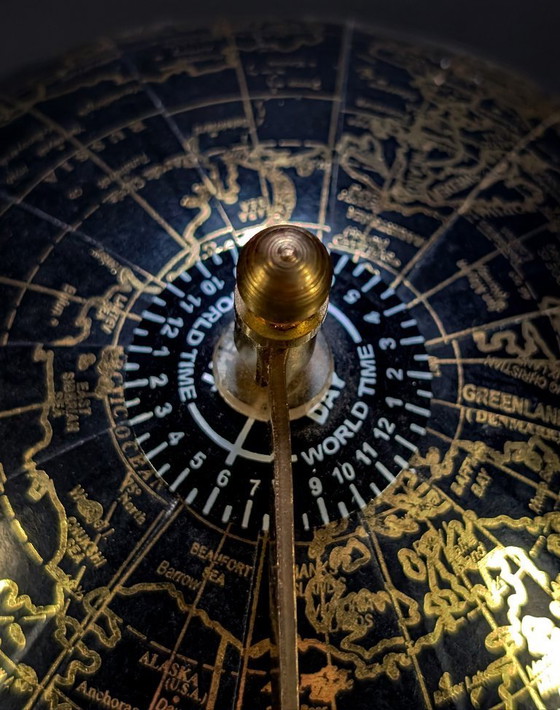 Image 1 of Globo terrestre vintage nero e oro – Globo da scrivania girevole con quadrante dell'ora mondiale