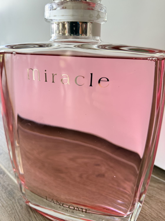 Image 1 of Grande bouteille factice Lancôme 