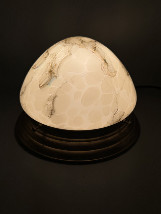 Image 1 of Vintage gemarmerde plafondlamp – elegantie in glas en messing