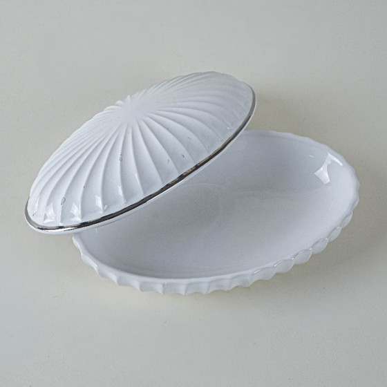 Image 1 of Caja de porcelana con forma de concha, diseño italiano, años 70, producción: Italia