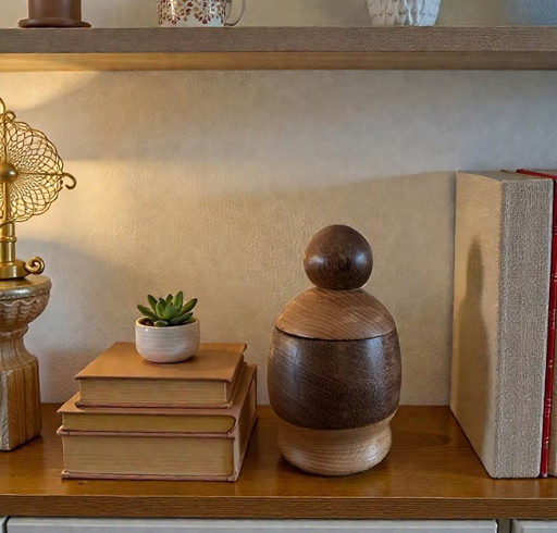 Grand pot vintage en bois avec couvercle rond