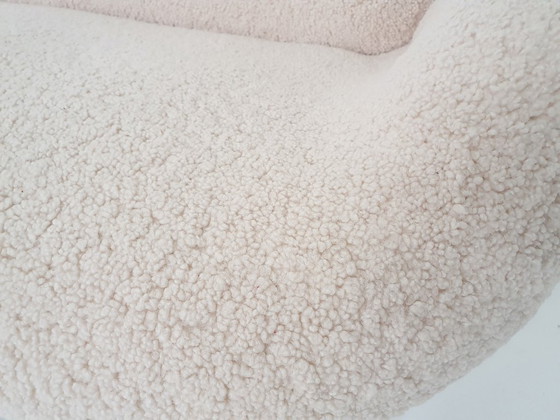 Scandinavian Modern Cocktail Sofa in Boucle, Denmark 1960's – Banken, Textile, Wood (photo 8 of 9)