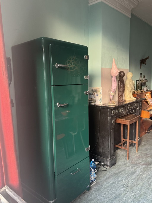 Mueble Muller (frigorífico-congelador), pero se puede quitar.
