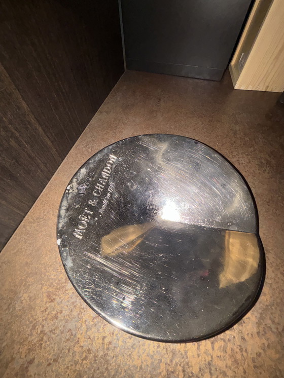 Image 1 of Moët & Chandon Erdbeerschale/Zigarrenaschenbecher