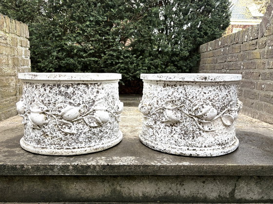 Image 1 of 2 grandi vasi decorativi vintage in cemento