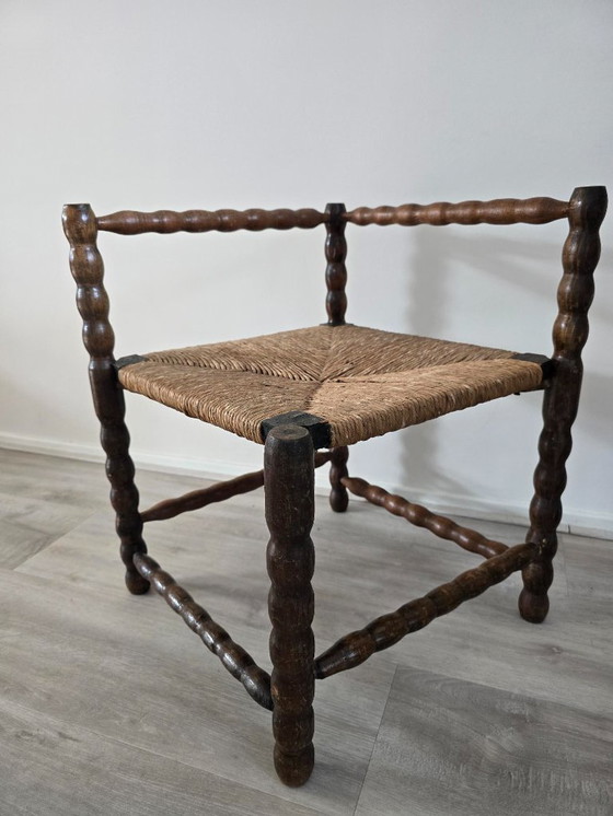 Image 1 of Vecchia e bellissima sedia angolare con pomello