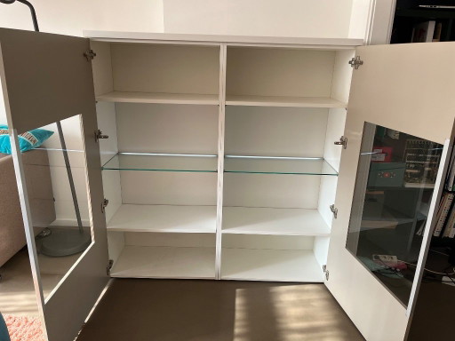 Verzorgde Hulsta NOW highboard/vitrinekast met verlichting
