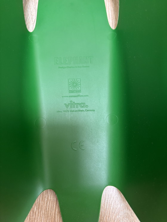 Vitra Eames Elephant Small - Emerald RE – Objetos decorativos, Plastic (photo 8 of 11)